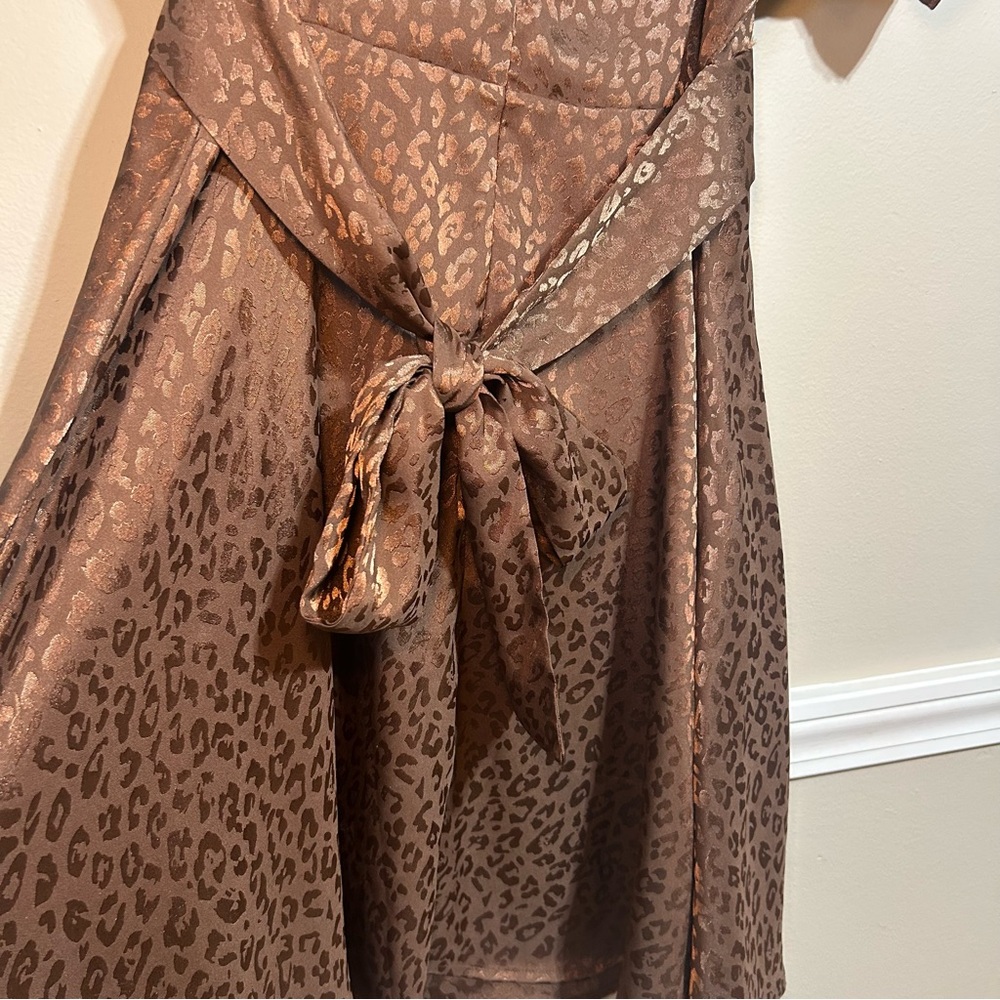 Francesca's Brown Satin Cheetah Print Mini Dress Bubble Sleeves Size Large NWT - Picture 12 of 14